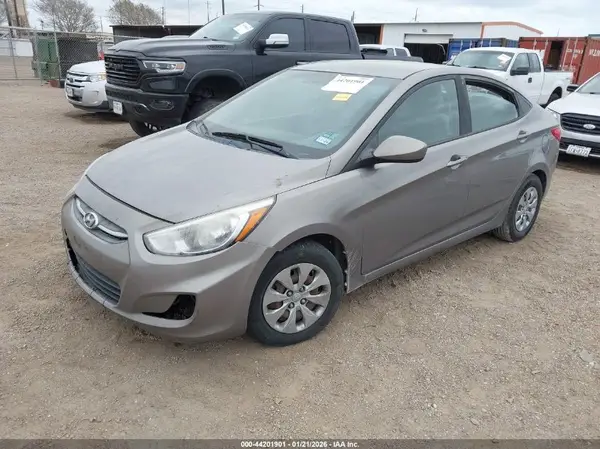 KMHCT4AE1HU359332 2017 HYUNDAI ACCENT - Image 2