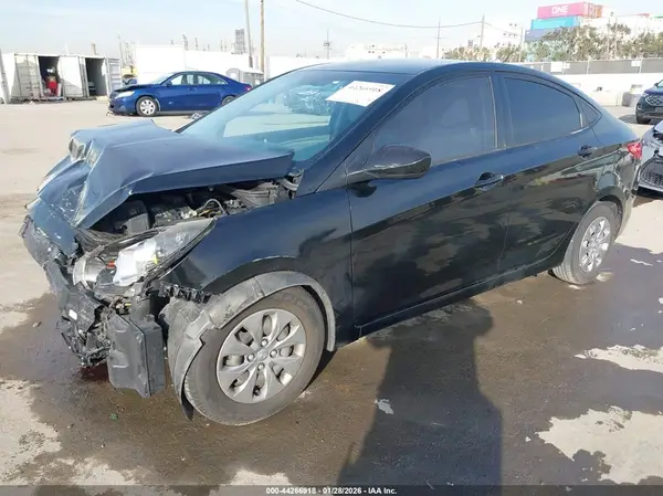 KMHCT4AE1HU374638 2017 HYUNDAI ACCENT - Image 2
