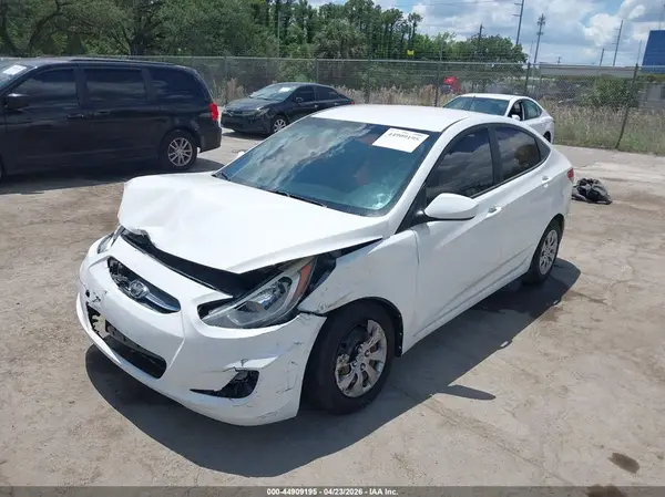 KMHCT4AE1HU375580 2017 HYUNDAI ACCENT - Image 2