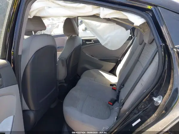 KMHCT4AE1HU377359 2017 HYUNDAI ACCENT - Image 8