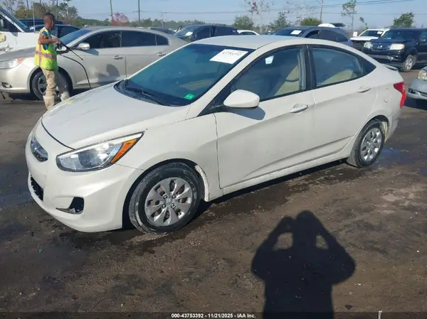 KMHCT4AE2GU110293 2016 HYUNDAI ACCENT - Image 2
