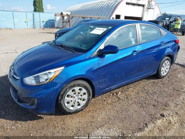 KMHCT4AE2HU180393 2017 HYUNDAI ACCENT - Image 2