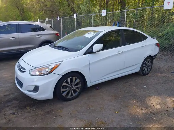 KMHCT4AE2HU284284 2017 HYUNDAI ACCENT - Image 2