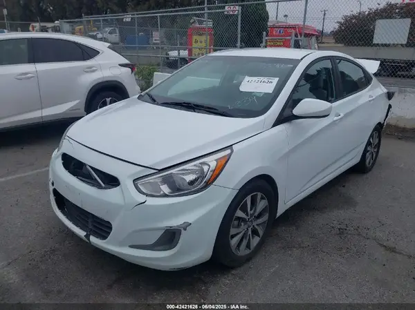 KMHCT4AE2HU285578 2017 HYUNDAI ACCENT - Image 2