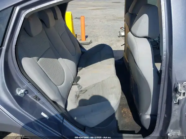 KMHCT4AE2HU292420 2017 HYUNDAI ACCENT - Image 8