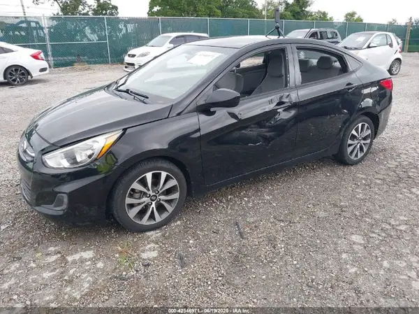 KMHCT4AE2HU354673 2017 HYUNDAI ACCENT - Image 2