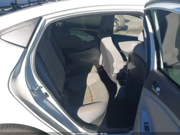KMHCT4AE2HU362045 2017 HYUNDAI ACCENT - Image 8
