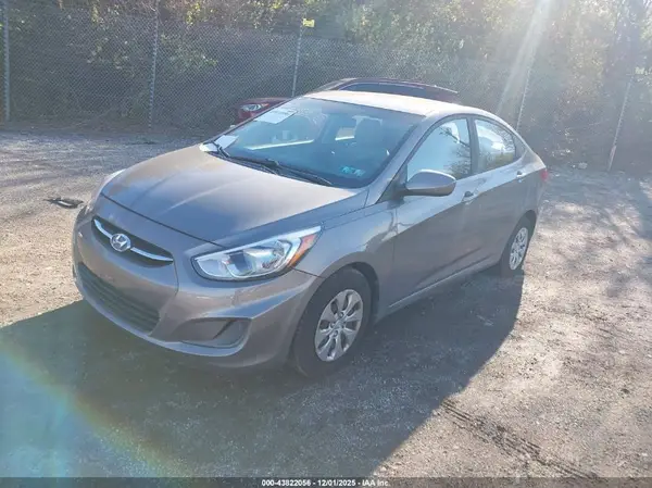 KMHCT4AE2HU366693 2017 HYUNDAI ACCENT - Image 2