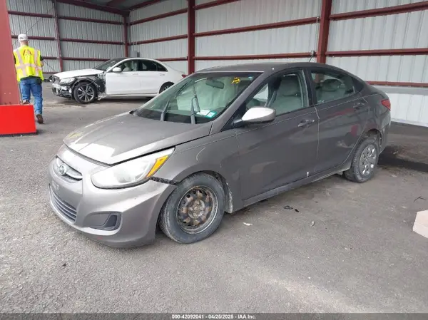 KMHCT4AE2HU368265 2017 HYUNDAI ACCENT - Image 2