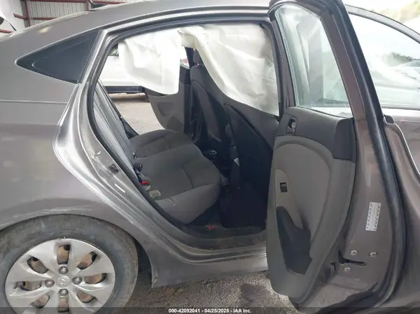 KMHCT4AE2HU368265 2017 HYUNDAI ACCENT - Image 8