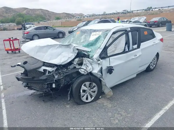 KMHCT4AE2HU372039 2017 HYUNDAI ACCENT - Image 2