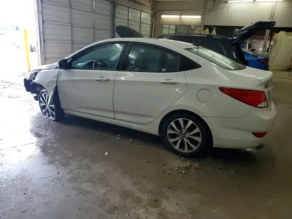 KMHCT4AE2HU372932 2017 HYUNDAI ACCENT - Image 2