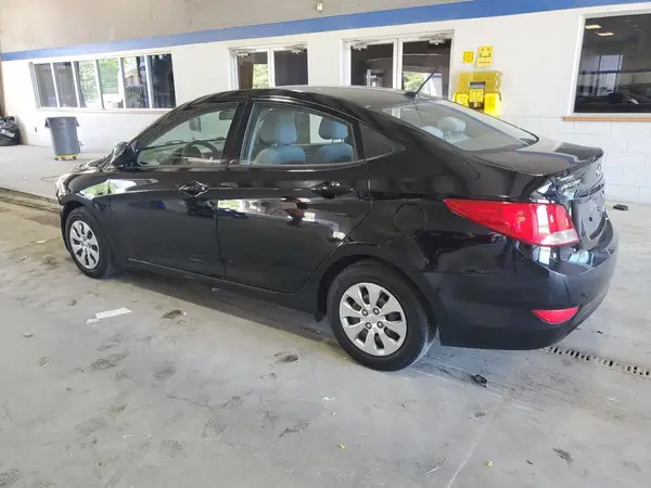 KMHCT4AE2HU375443 2017 HYUNDAI ACCENT - Image 2