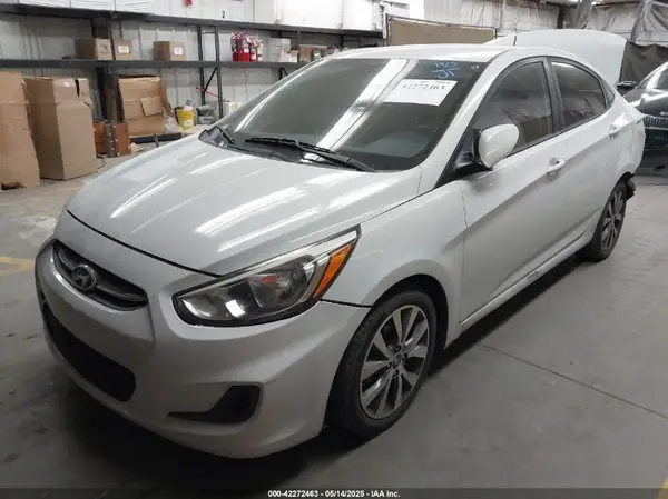 KMHCT4AE2HU379590 2017 HYUNDAI ACCENT - Image 2