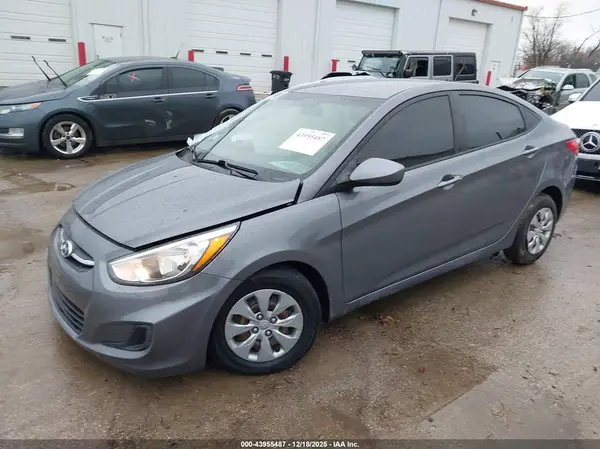 KMHCT4AE3HU269695 2017 HYUNDAI ACCENT - Image 2