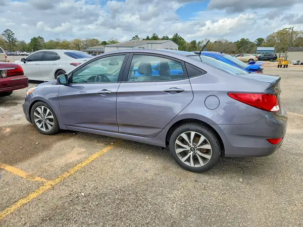 KMHCT4AE3HU281068 2017 HYUNDAI ACCENT - Image 2