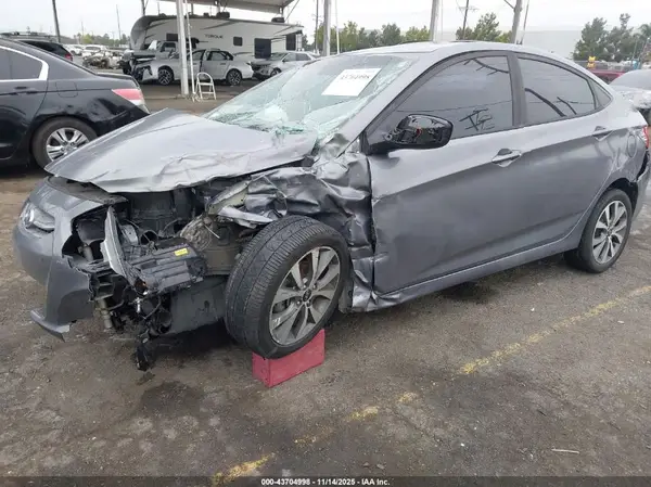 KMHCT4AE3HU327451 2017 HYUNDAI ACCENT - Image 2