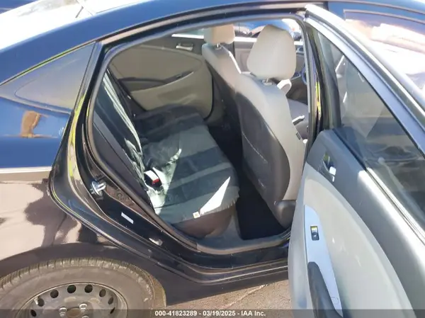 KMHCT4AE3HU352236 2017 HYUNDAI ACCENT - Image 8