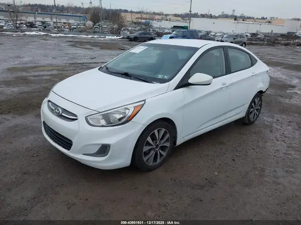 KMHCT4AE3HU352883 2017 HYUNDAI ACCENT - Image 2