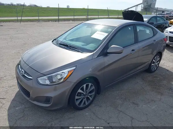 KMHCT4AE3HU358425 2017 HYUNDAI ACCENT - Image 2
