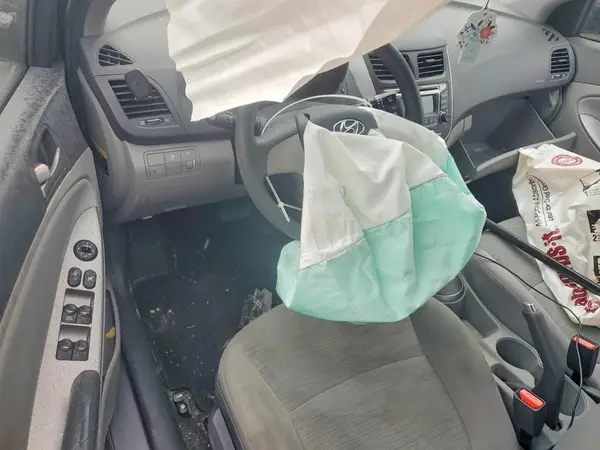 KMHCT4AE4GU005366 2016 HYUNDAI ACCENT - Image 8