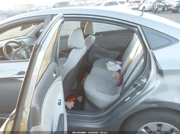 KMHCT4AE4GU083033 2016 HYUNDAI ACCENT - Image 8