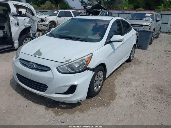 KMHCT4AE4HU197258 2017 HYUNDAI ACCENT - Image 2