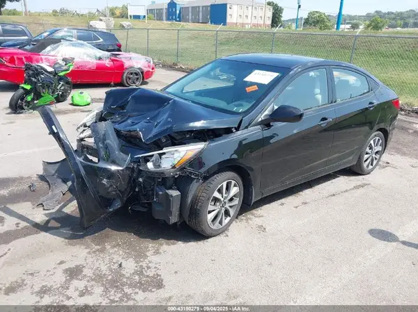 KMHCT4AE4HU255143 2017 HYUNDAI ACCENT - Image 2