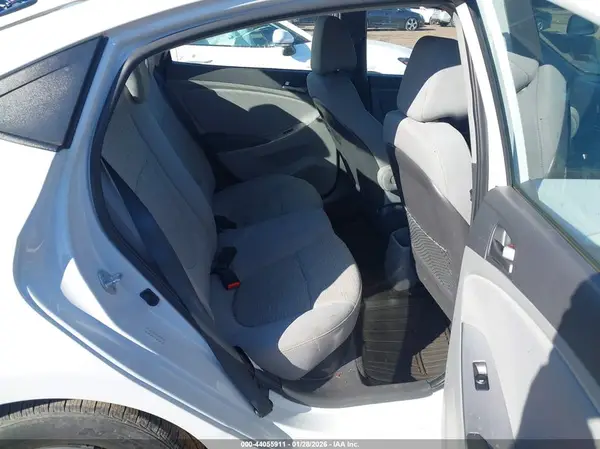 KMHCT4AE4HU361883 2017 HYUNDAI ACCENT - Image 8