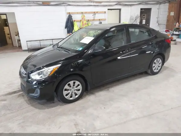 KMHCT4AE4HU363570 2017 HYUNDAI ACCENT - Image 2