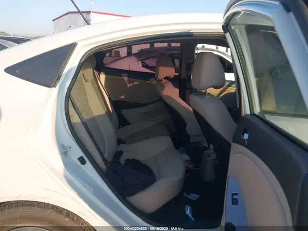 KMHCT4AE4HU365884 2017 HYUNDAI ACCENT - Image 8