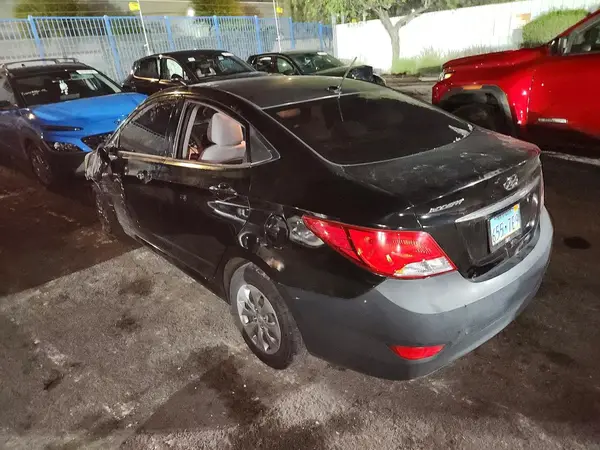 KMHCT4AE4HU374701 2017 HYUNDAI ACCENT - Image 2