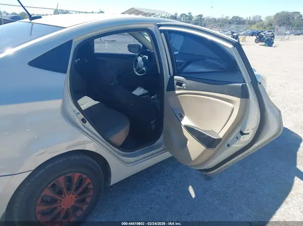 KMHCT4AE5GU113172 2016 HYUNDAI ACCENT - Image 8