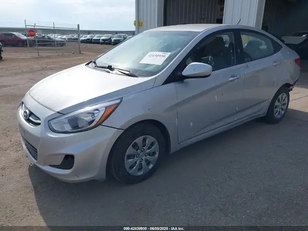 KMHCT4AE5HU170635 2017 HYUNDAI ACCENT - Image 2