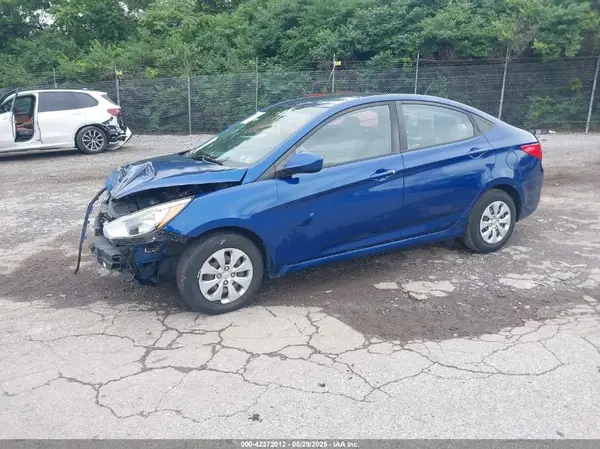KMHCT4AE5HU173843 2017 HYUNDAI ACCENT - Image 2