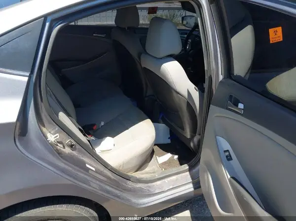 KMHCT4AE5HU182882 2017 HYUNDAI ACCENT - Image 8