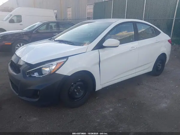 KMHCT4AE5HU241686 2017 HYUNDAI ACCENT - Image 2