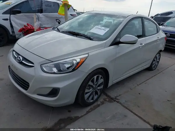 KMHCT4AE5HU264028 2017 HYUNDAI ACCENT - Image 2