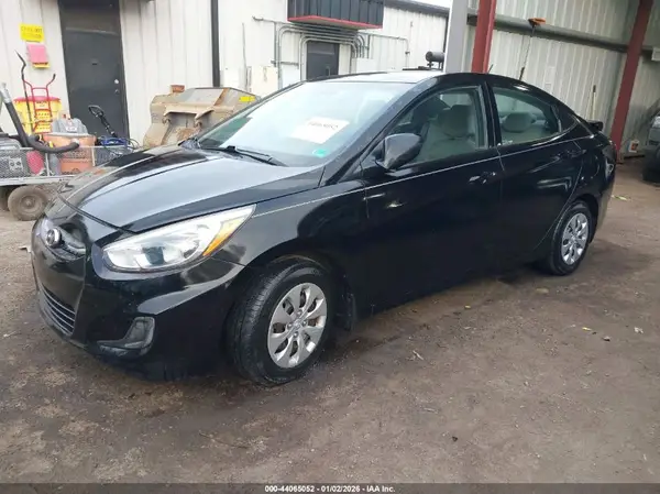 KMHCT4AE5HU264885 2017 HYUNDAI ACCENT - Image 2