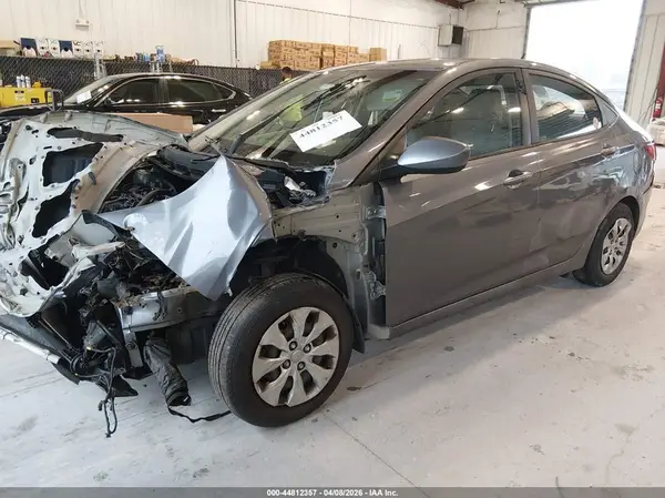 KMHCT4AE5HU267740 2017 HYUNDAI ACCENT - Image 2