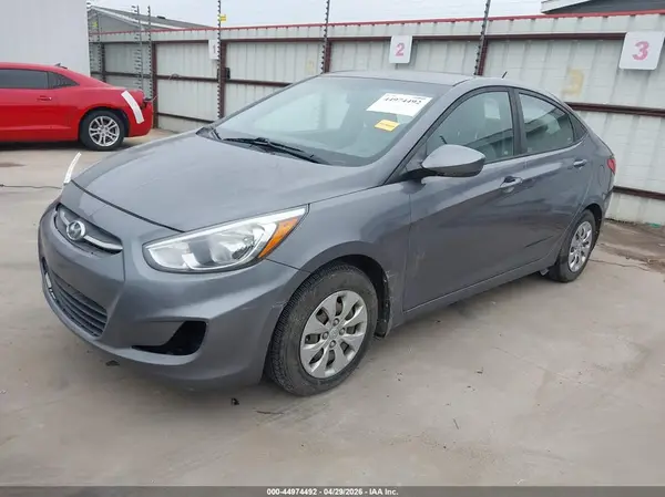 KMHCT4AE5HU277538 2017 HYUNDAI ACCENT - Image 2