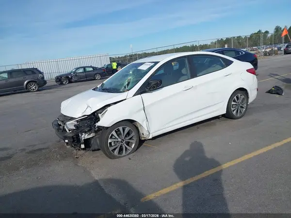 KMHCT4AE5HU285395 2017 HYUNDAI ACCENT - Image 2