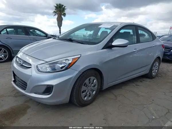 KMHCT4AE5HU302339 2017 HYUNDAI ACCENT - Image 2