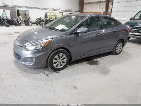 KMHCT4AE5HU308206 2017 HYUNDAI ACCENT - Image 2