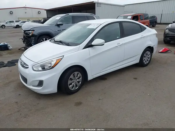 KMHCT4AE5HU310747 2017 HYUNDAI ACCENT - Image 2