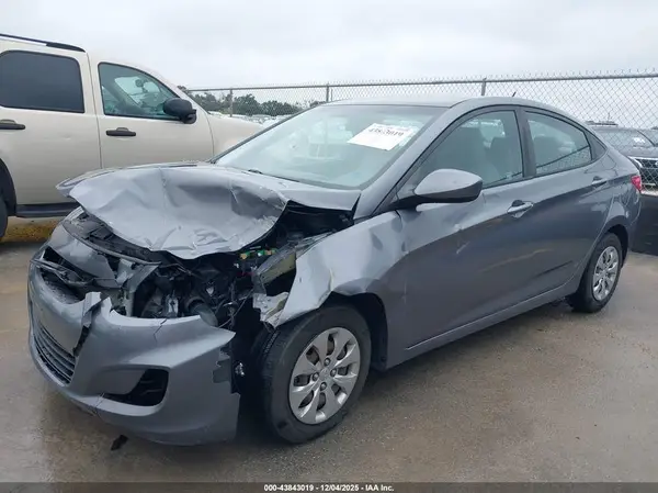 KMHCT4AE5HU318900 2017 HYUNDAI ACCENT - Image 2