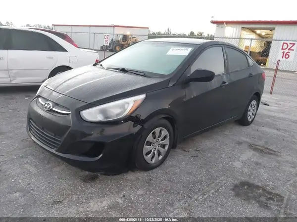 KMHCT4AE5HU320677 2017 HYUNDAI ACCENT - Image 2