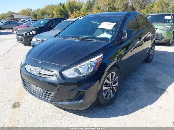 KMHCT4AE5HU320727 2017 HYUNDAI ACCENT - Image 2