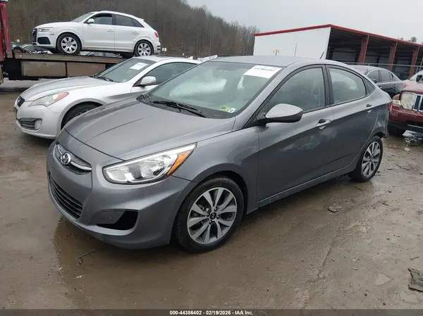 KMHCT4AE5HU323787 2017 HYUNDAI ACCENT - Image 2