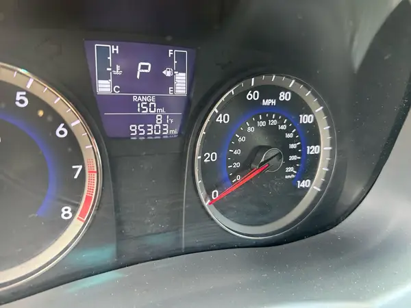 KMHCT4AE5HU333302 2017 HYUNDAI ACCENT - Image 8